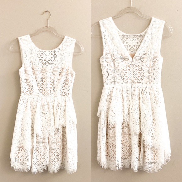 BCBGMaxAzria Dresses & Skirts - BCBGmaxazria Charlee dress white lace size 0